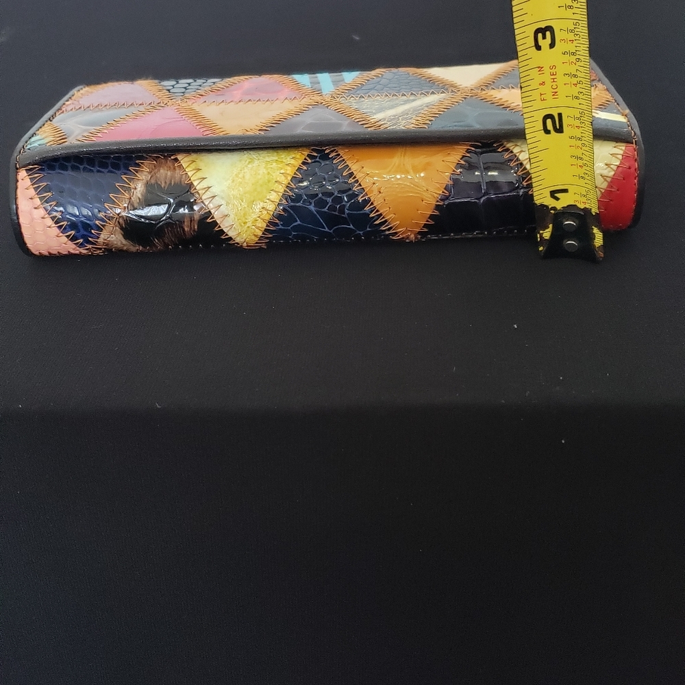 Temanli genuine leather bi-fold wallet.